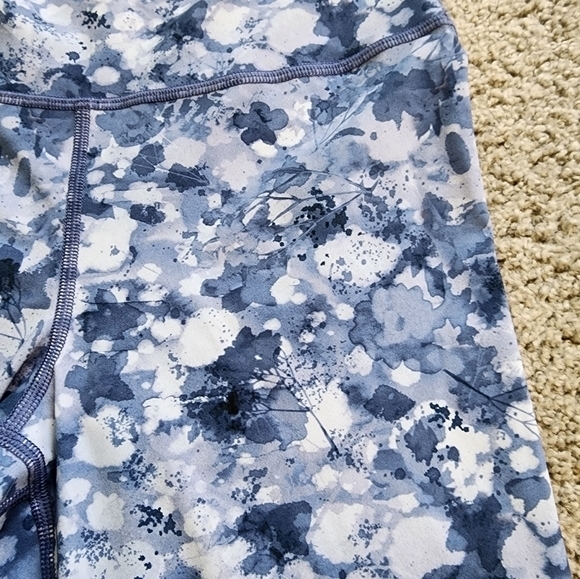 Lululemon Run With the Waves Dappled Blossom Multi Crop Leggings Women's Size 6 - Picture 4 of 9